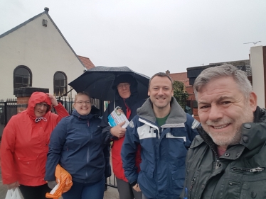 Conservatives brave the elements to campaign